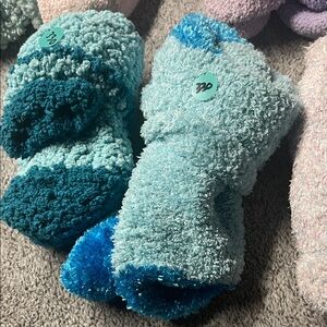 Cozy Plush Women's Fuzzy Socks - Aqua Blue